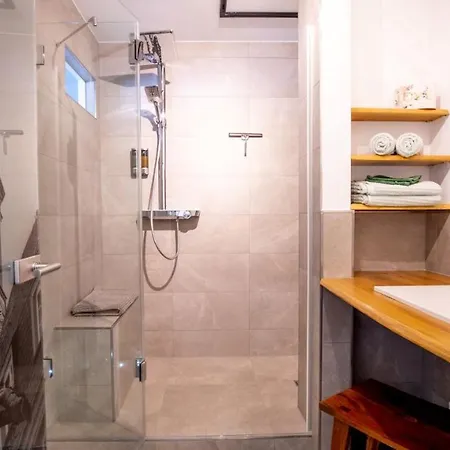 Alt Monjoie アパート *