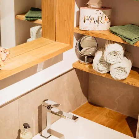 アパート Alt Monjoie